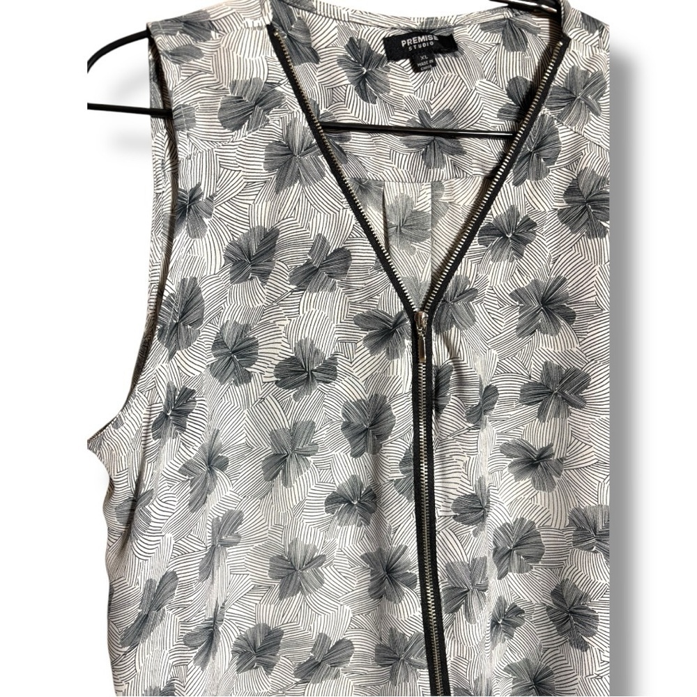 Premise Blue/Gray Floral Geometric Print High-Low 1/2 Silver Zip Front Blouse - Picture 11 of 16